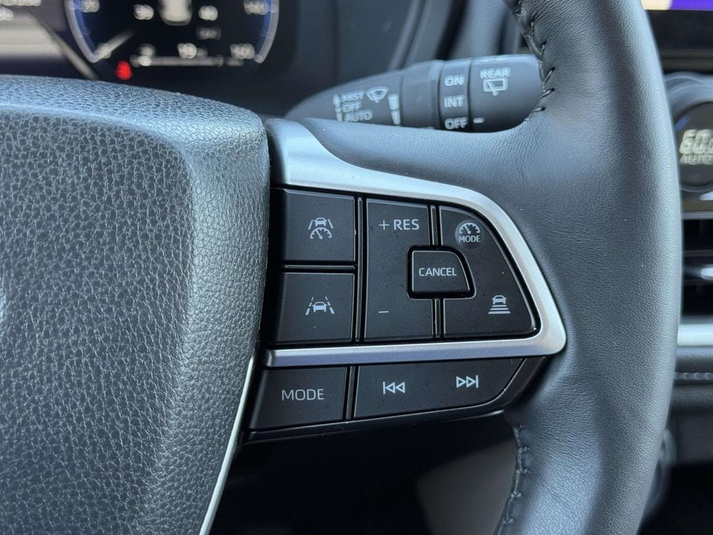 2025 Toyota Grand Highlander Limited - Photo 11