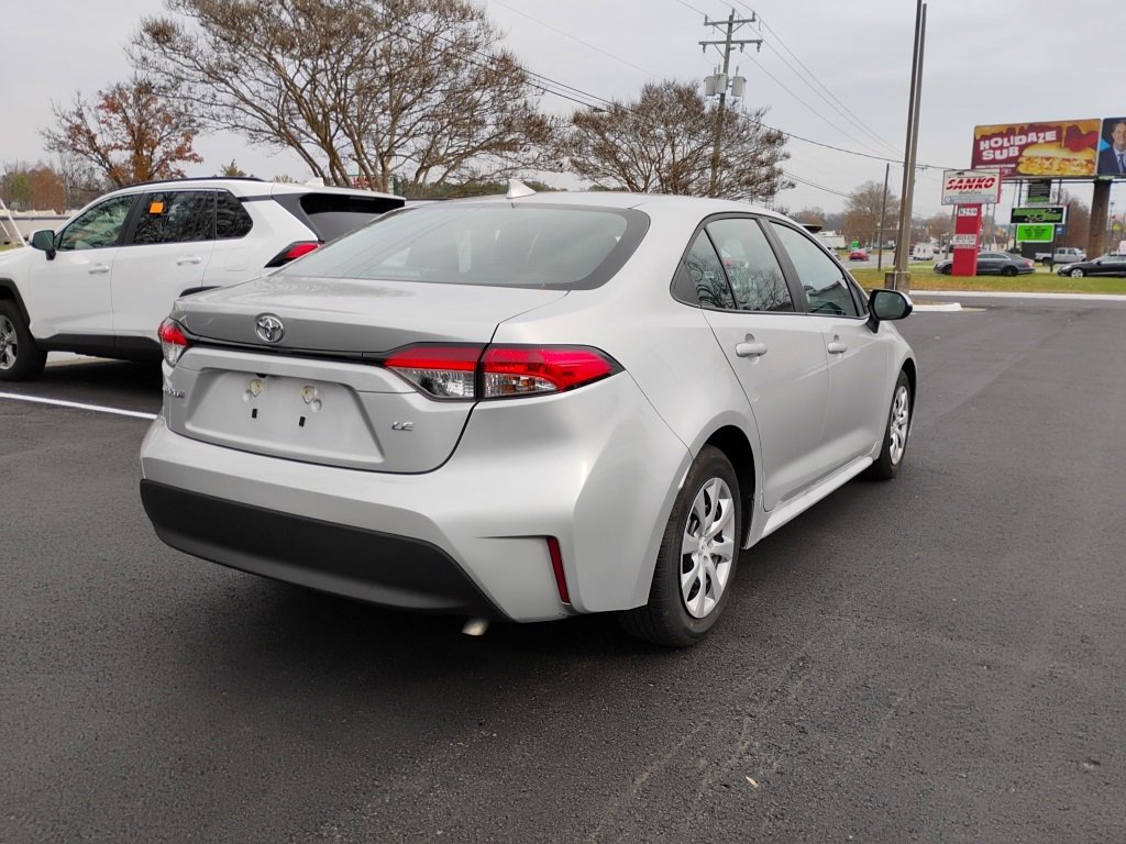 2025 Toyota Corolla LE photo 3