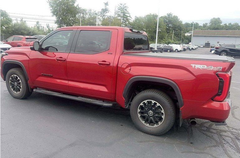 2022 Toyota Tundra SR5 CrewMax photo 3