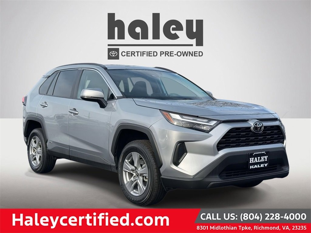 2025 Toyota RAV4 XLE's photo