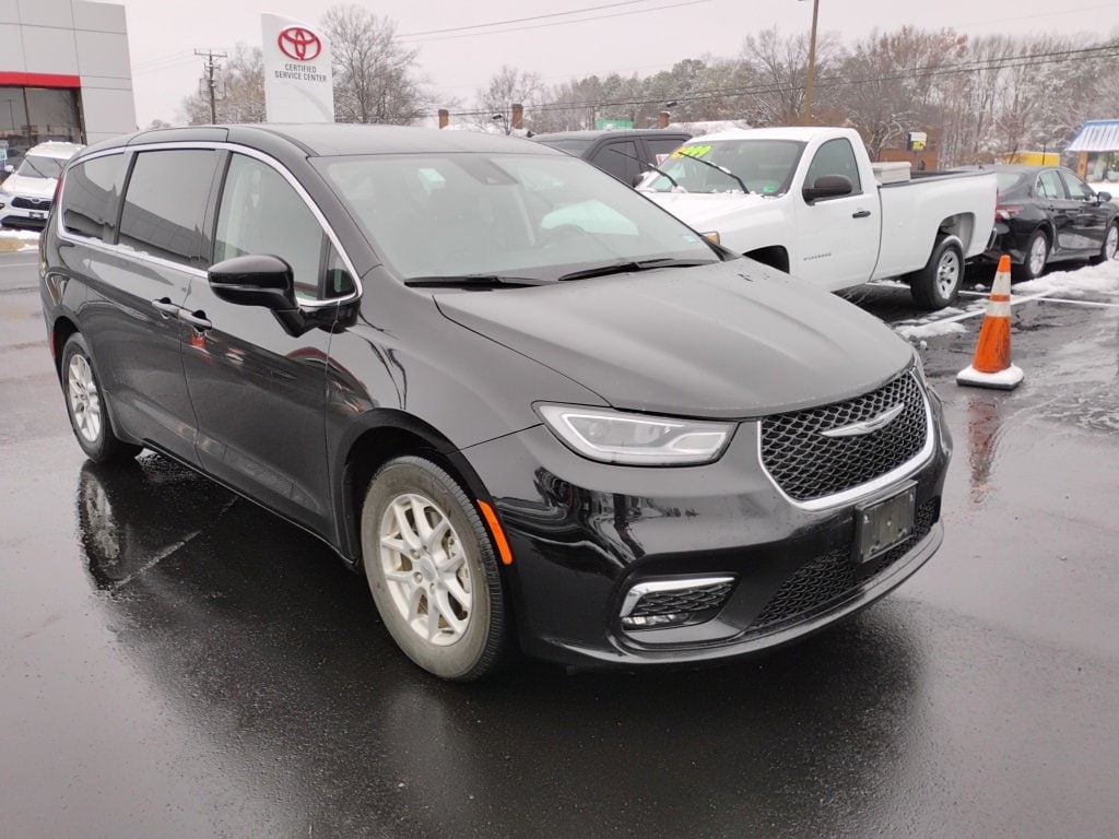 2024 Chrysler Pacifica Touring L's photo