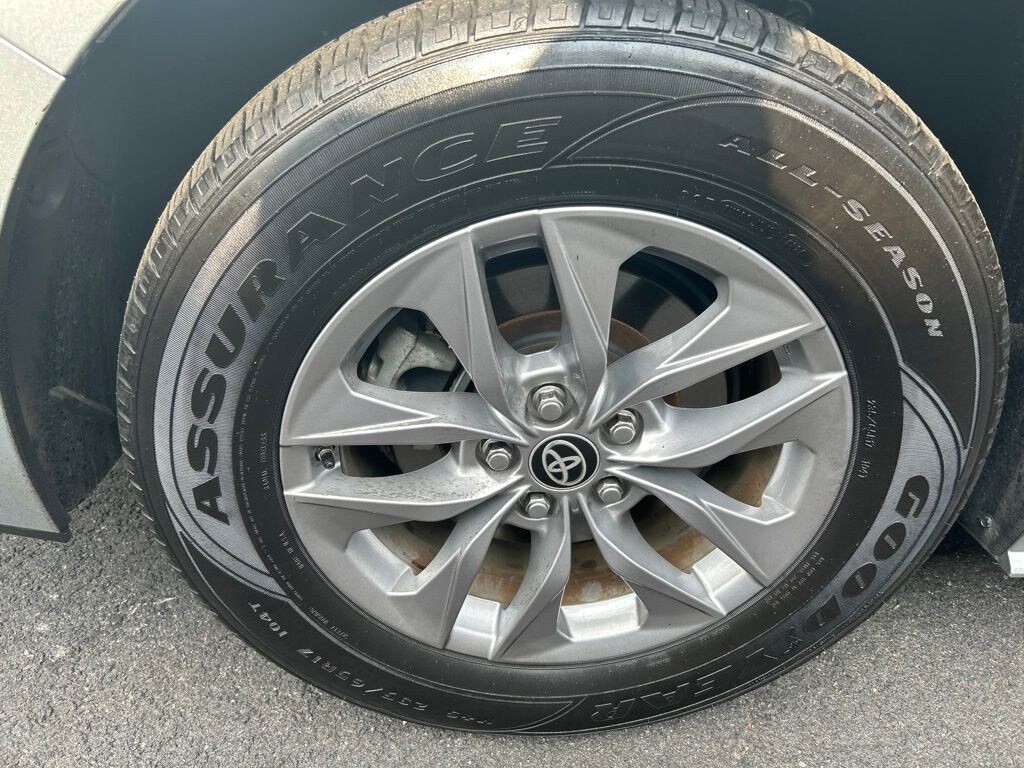 Used 2024 Toyota Sienna LE Minivan/Van