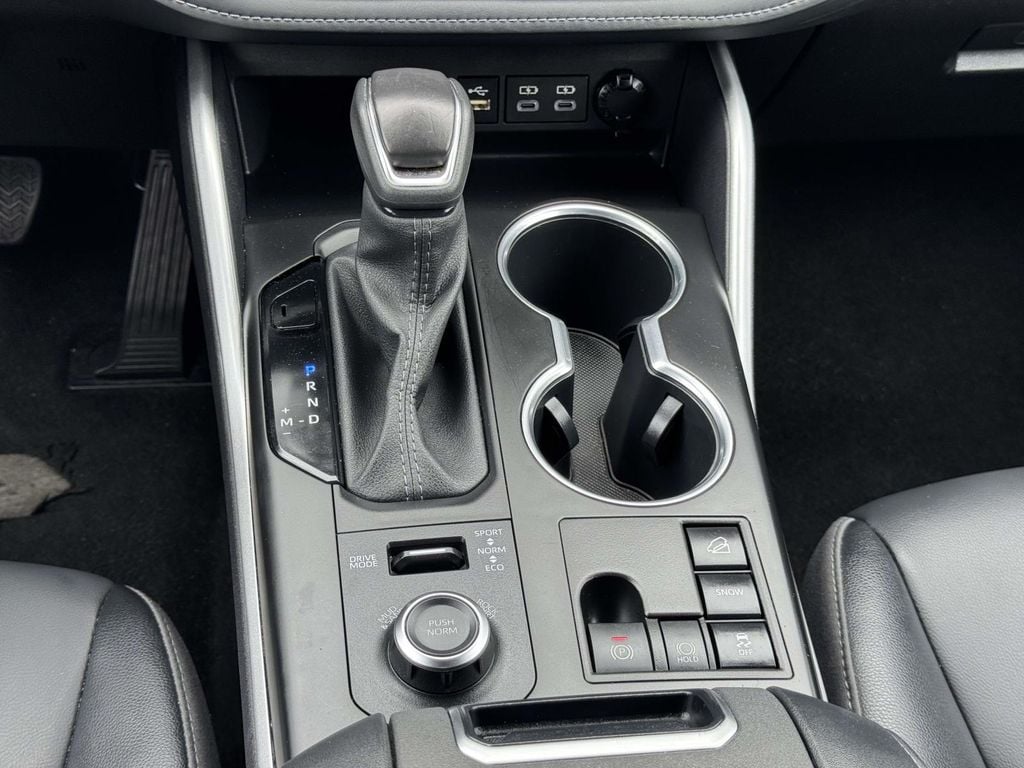 2025 Toyota Highlander XSE - Photo 6