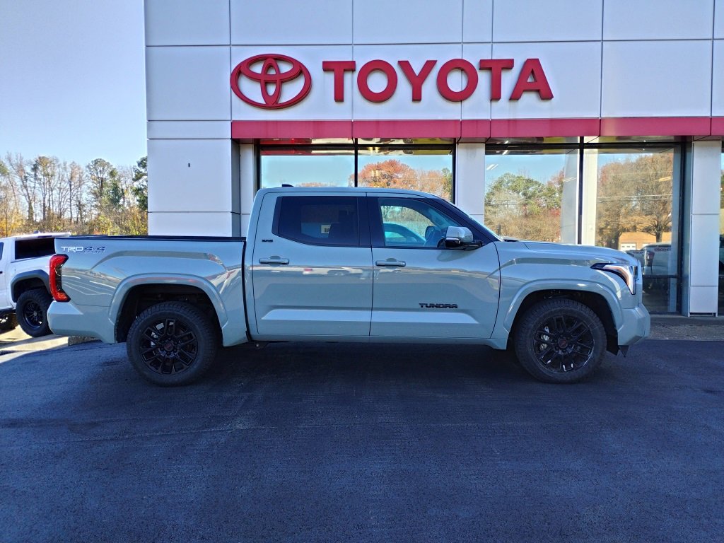 2023 Toyota Tundra SR5 CrewMax photo 2