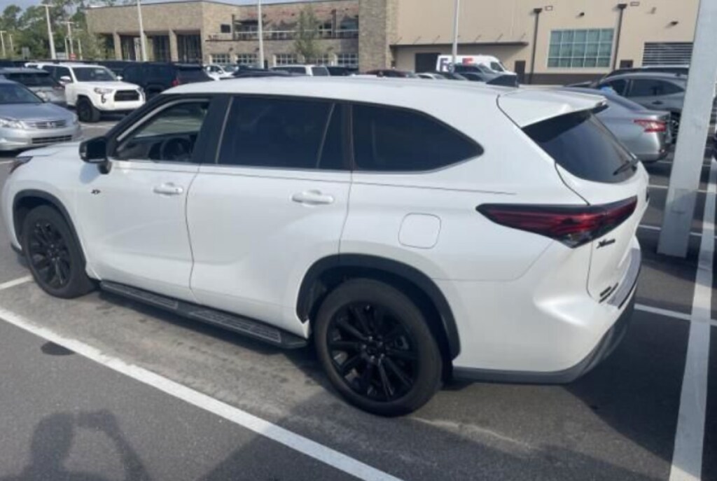 Used 2023 Toyota Highlander LE SUV