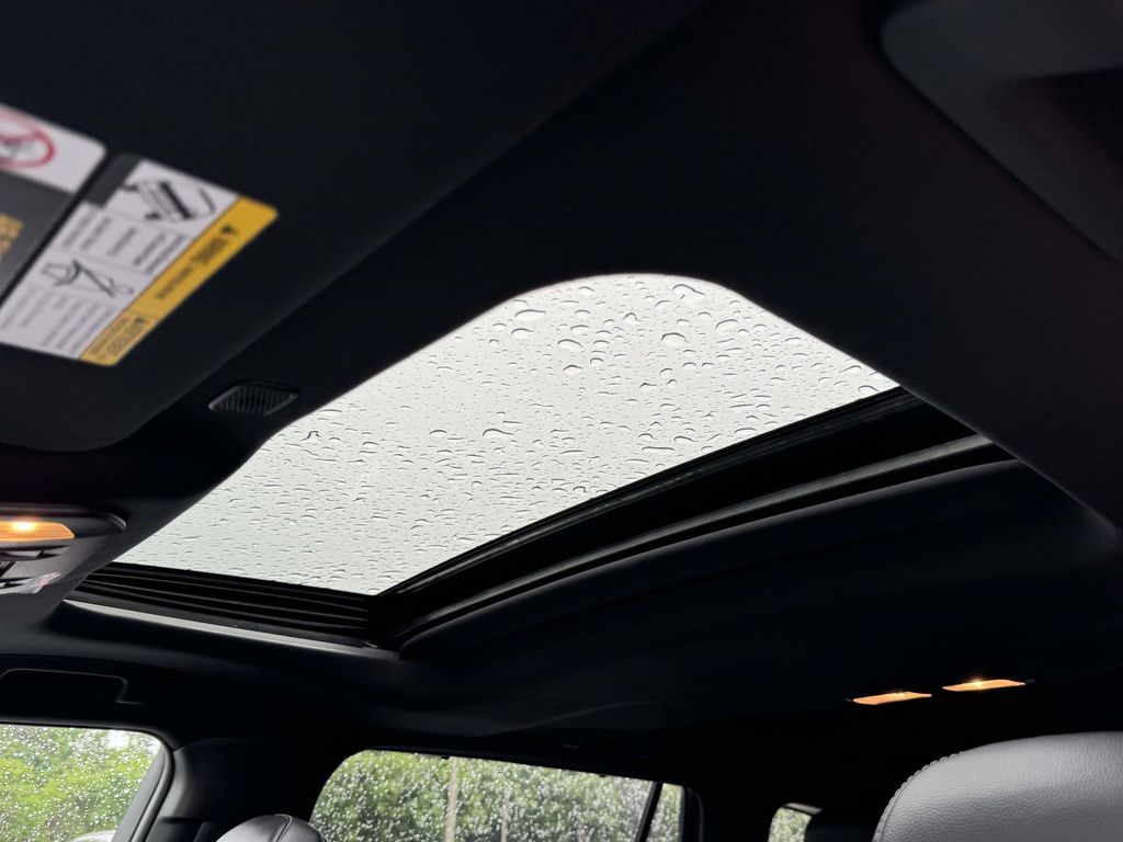 2025 Toyota Highlander XSE - Photo 22