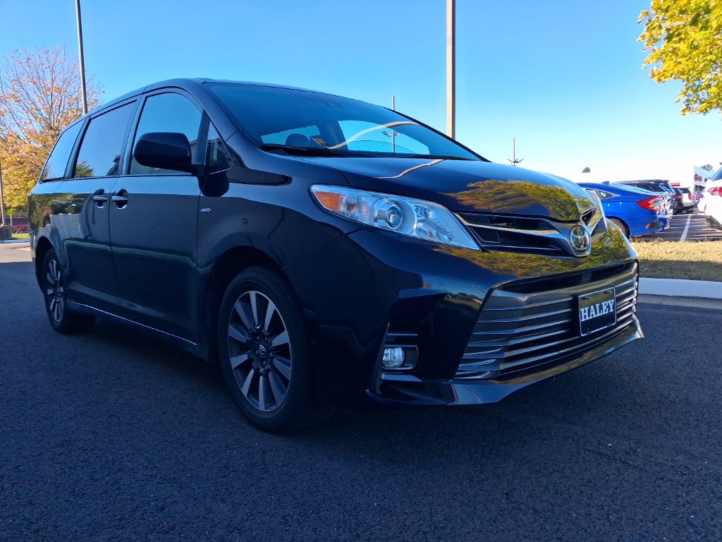 2018 Toyota Sienna XLE Premium Minivan/Van