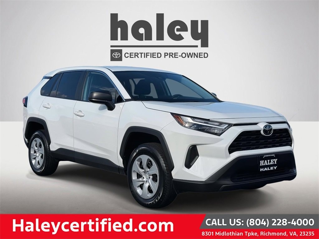 2025 Toyota RAV4 LE's photo