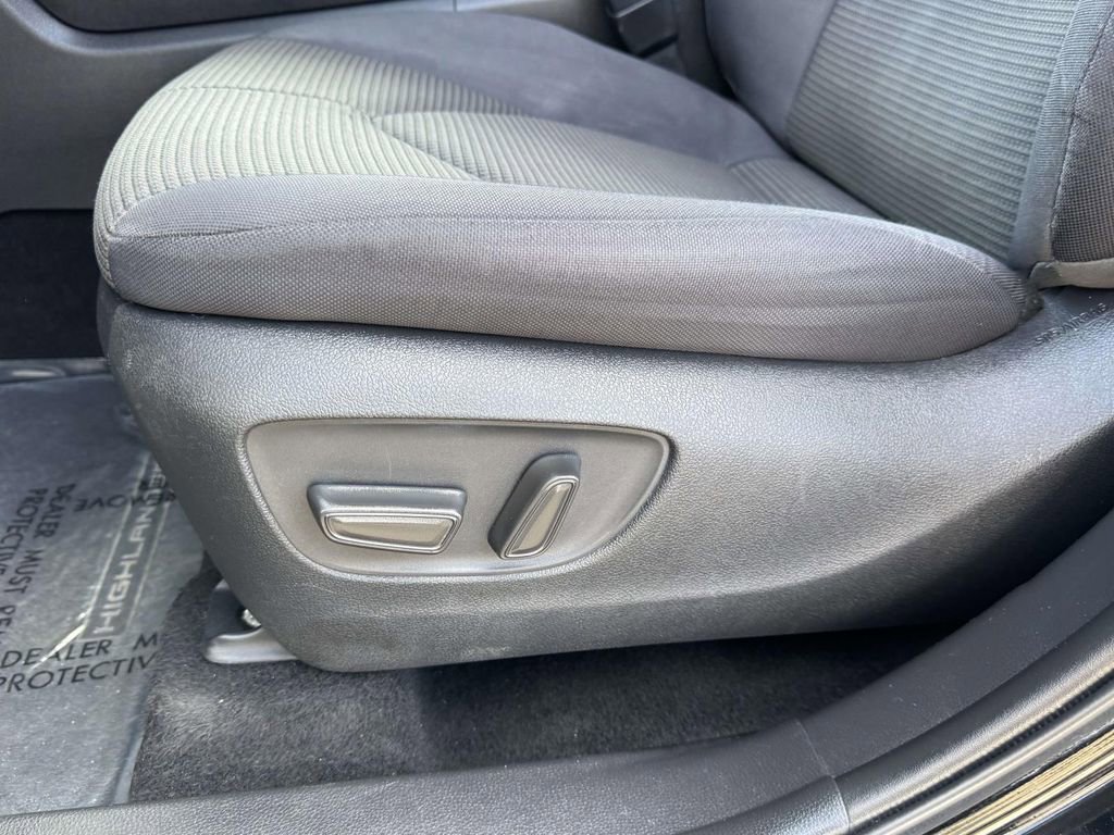 2022 Toyota Highlander L - Photo 20