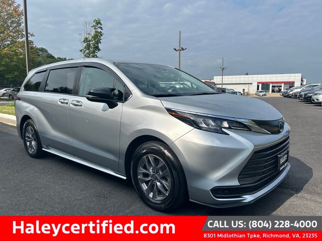 Used 2024 Toyota Sienna LE Minivan/Van