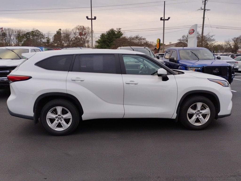 Used 2023 Toyota Highlander LE SUV