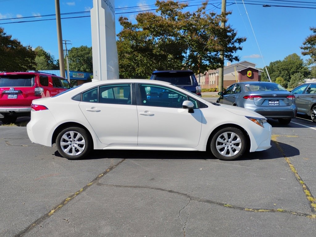 2024 Toyota Corolla LE photo 2