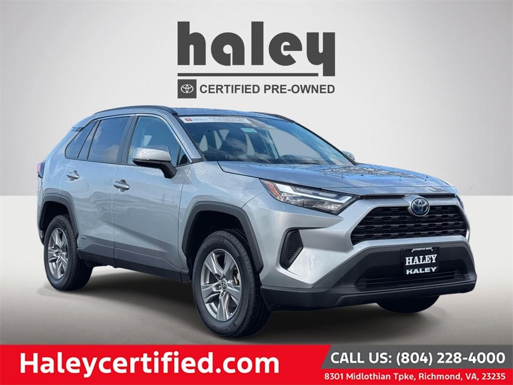 2024 Toyota RAV4 XLE's photo