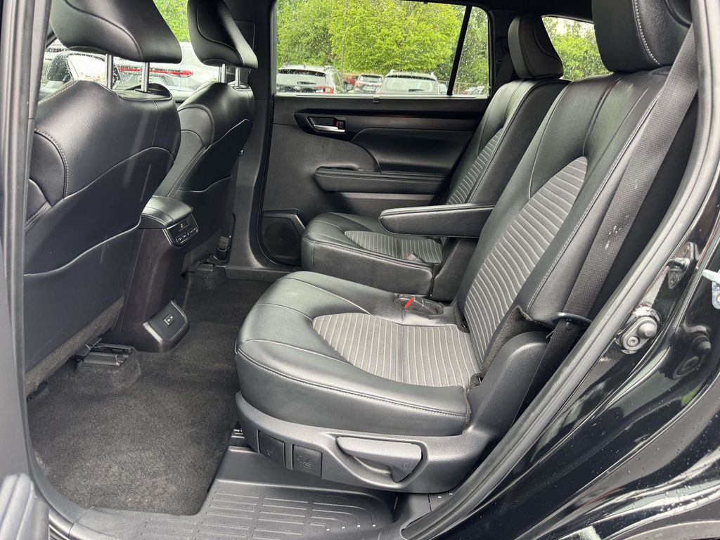2025 Toyota Highlander XSE - Photo 18