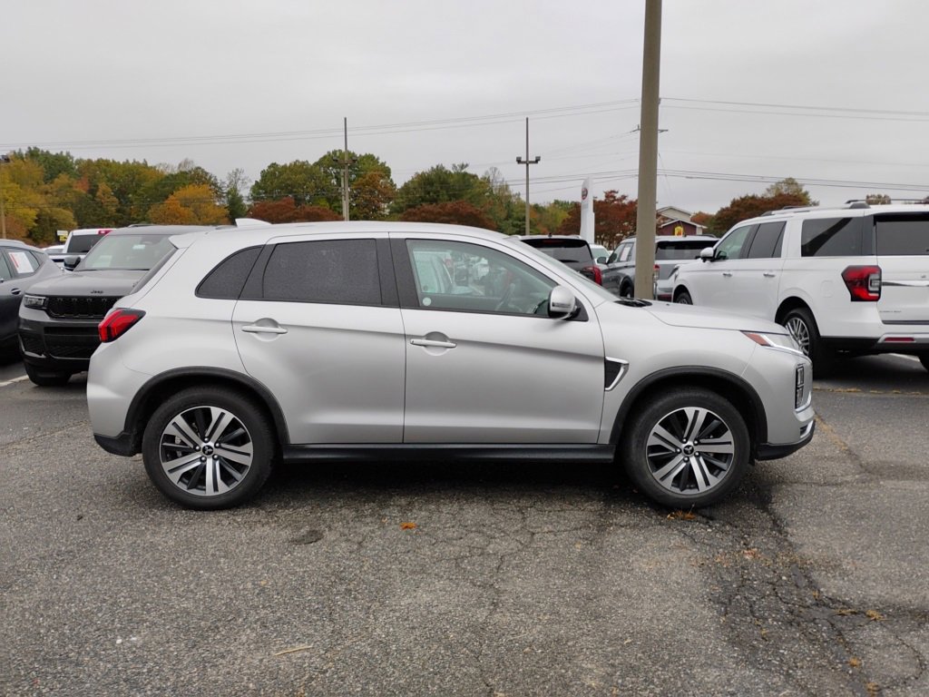 2024 Mitsubishi Outlander Sport ES photo 2