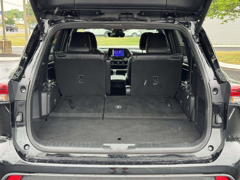 2025 Toyota Highlander XSE - Photo 16