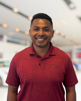 Staff member Ivan Felix from bdab47997e18