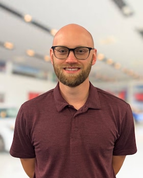 Staff member Alex Tangen from bdab47997e18