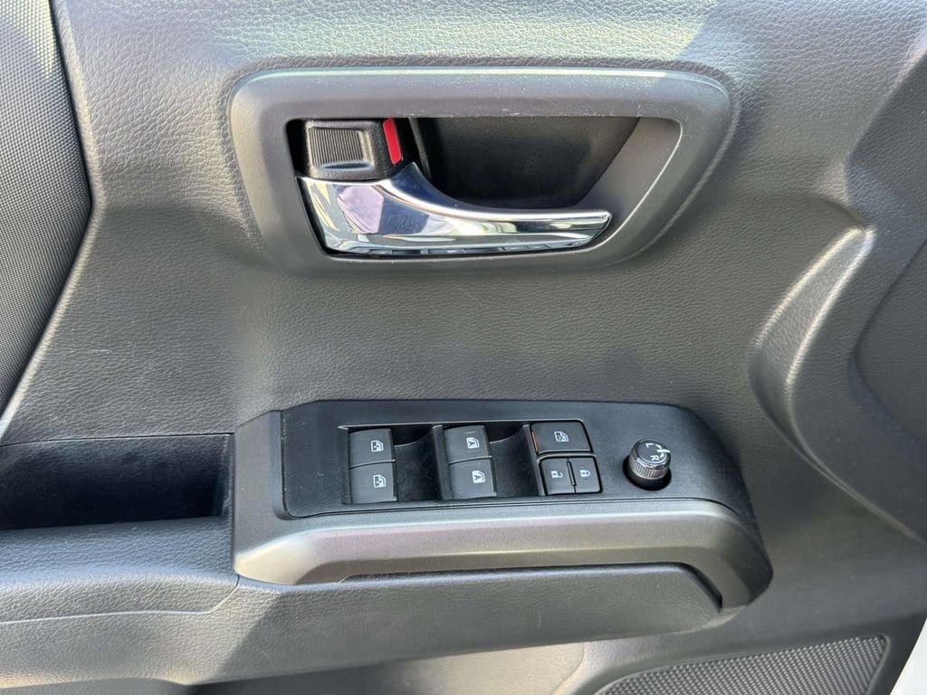 2023 Toyota Tacoma TRD Sport - Photo 18