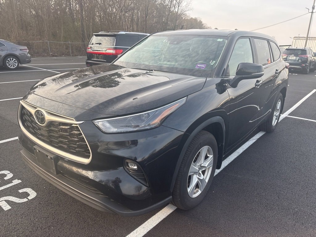 Used 2024 Toyota Highlander LE SUV