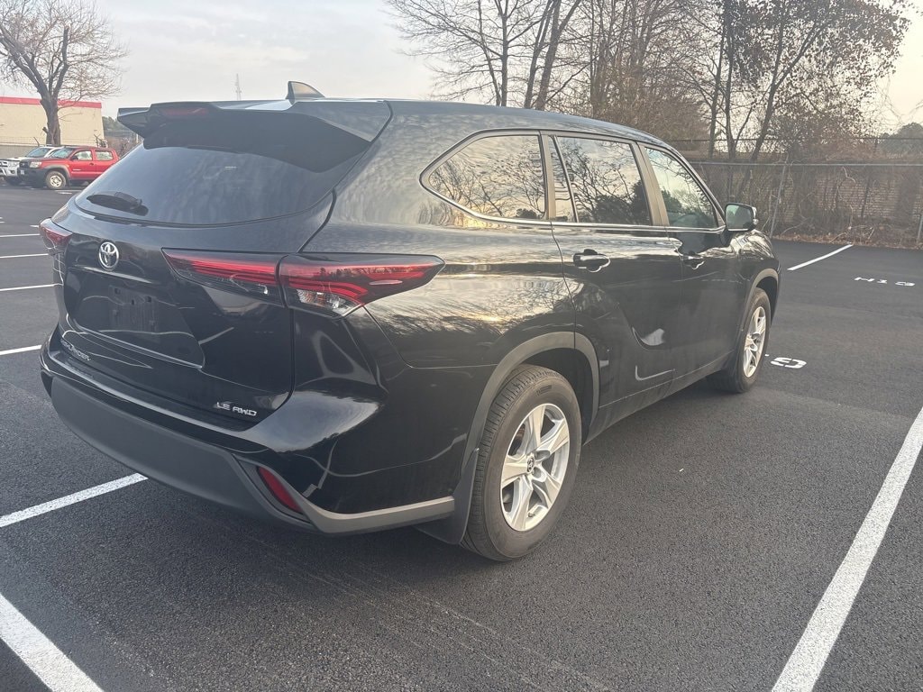 Used 2024 Toyota Highlander LE SUV