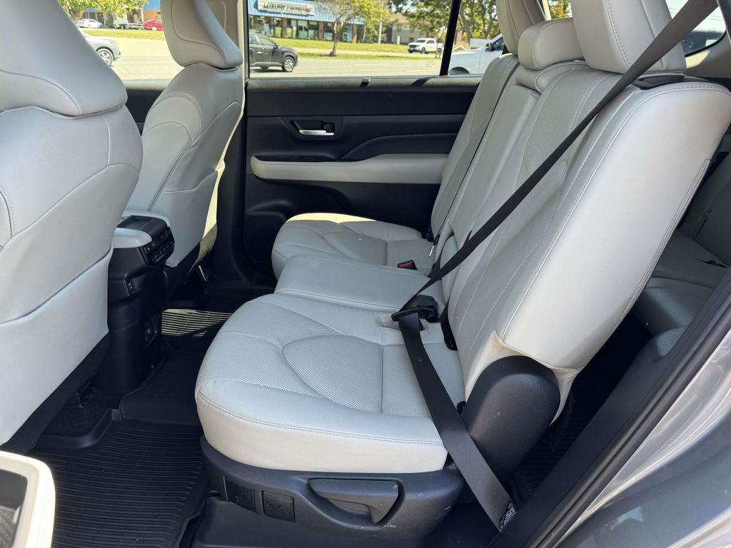 2025 Toyota Grand Highlander Limited - Photo 17