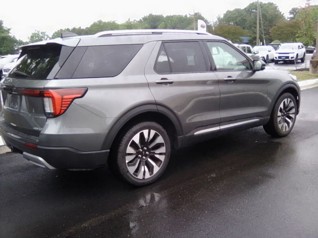 2026 Ford Explorer Platinum 4WD's photo