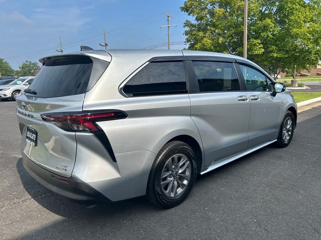 Used 2024 Toyota Sienna LE Minivan/Van