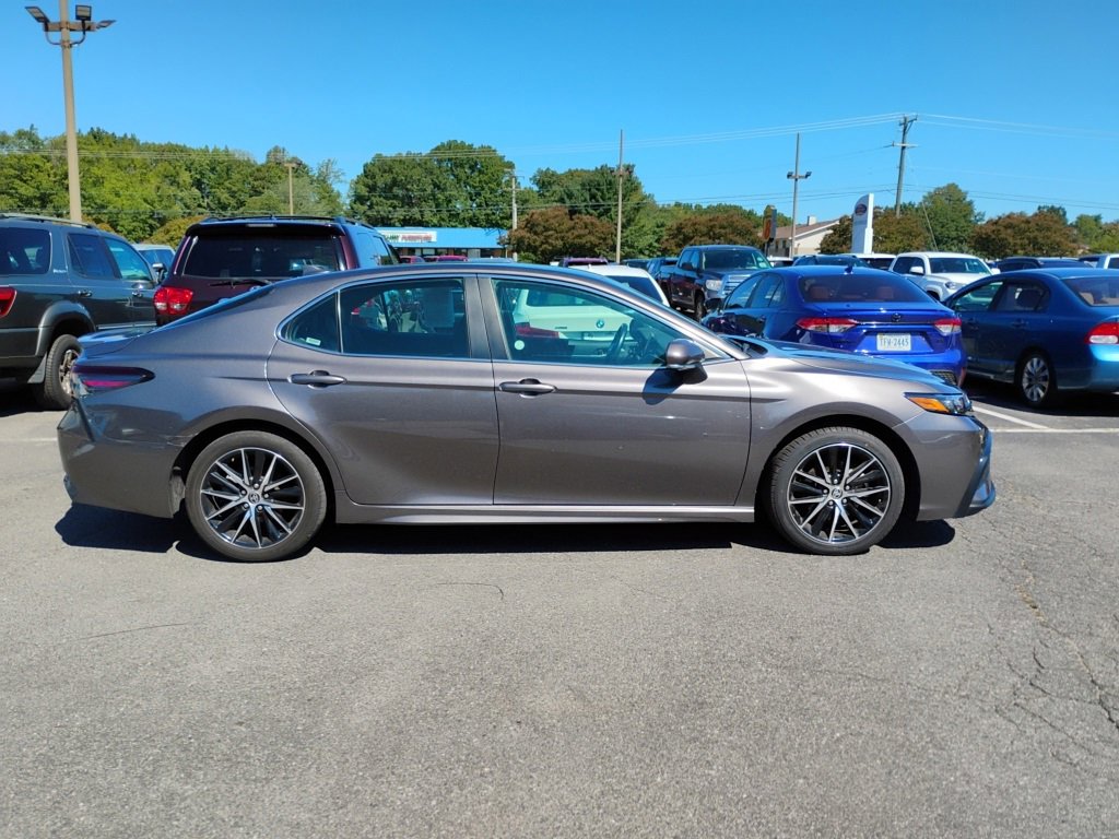 2024 Toyota Camry SE photo 2