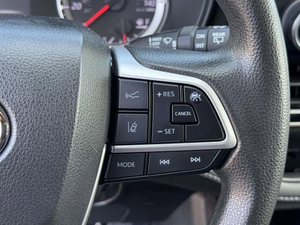 2022 Toyota Highlander L - Photo 12