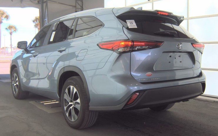 2023 Toyota Highlander L photo 3