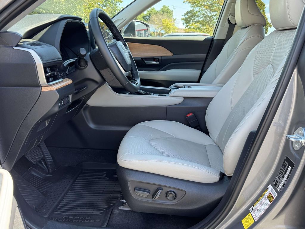 2025 Toyota Grand Highlander Limited - Photo 20