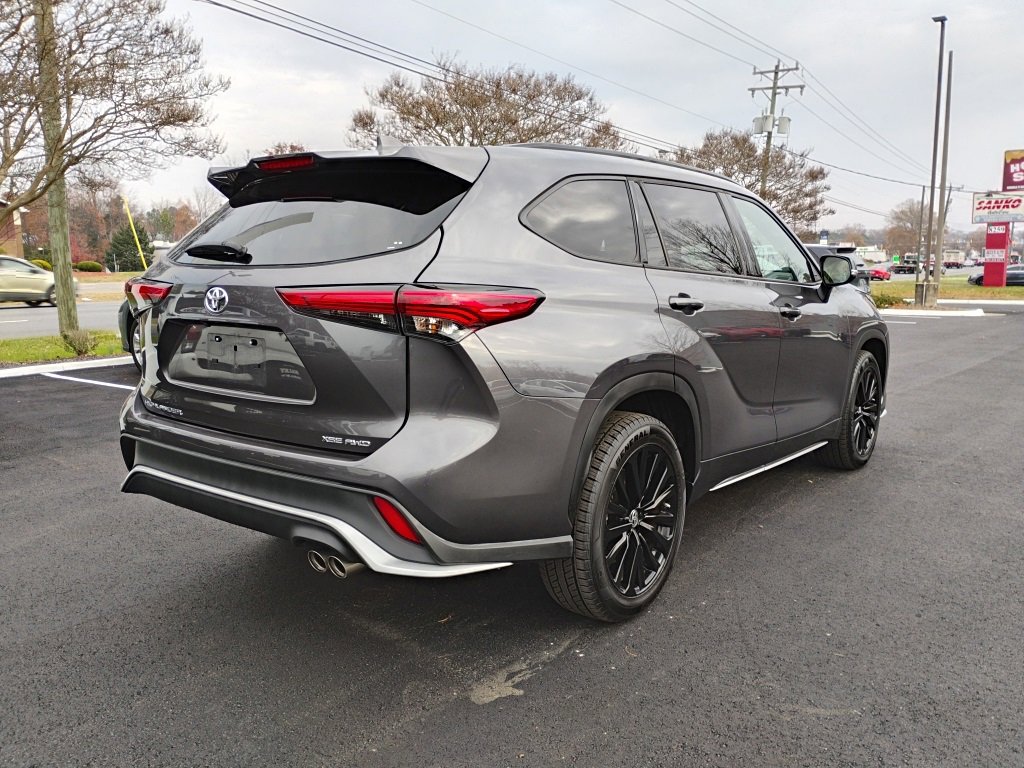 2023 Toyota Highlander L photo 3