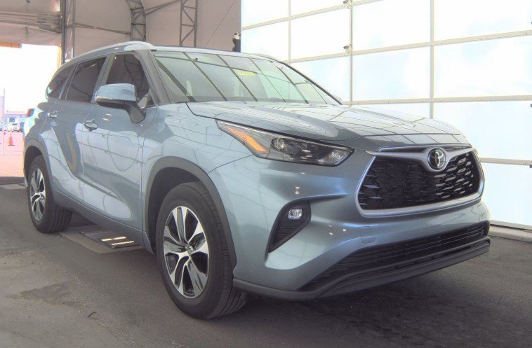 2023 Toyota Highlander L photo 4