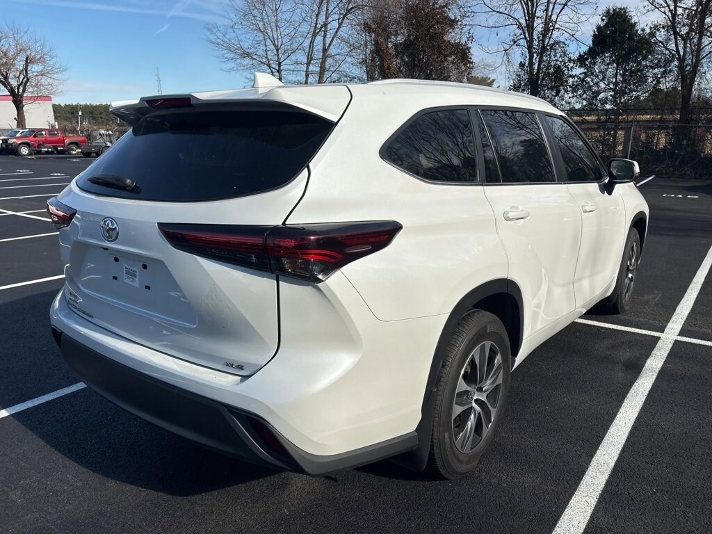 Used 2024 Toyota Highlander LE SUV