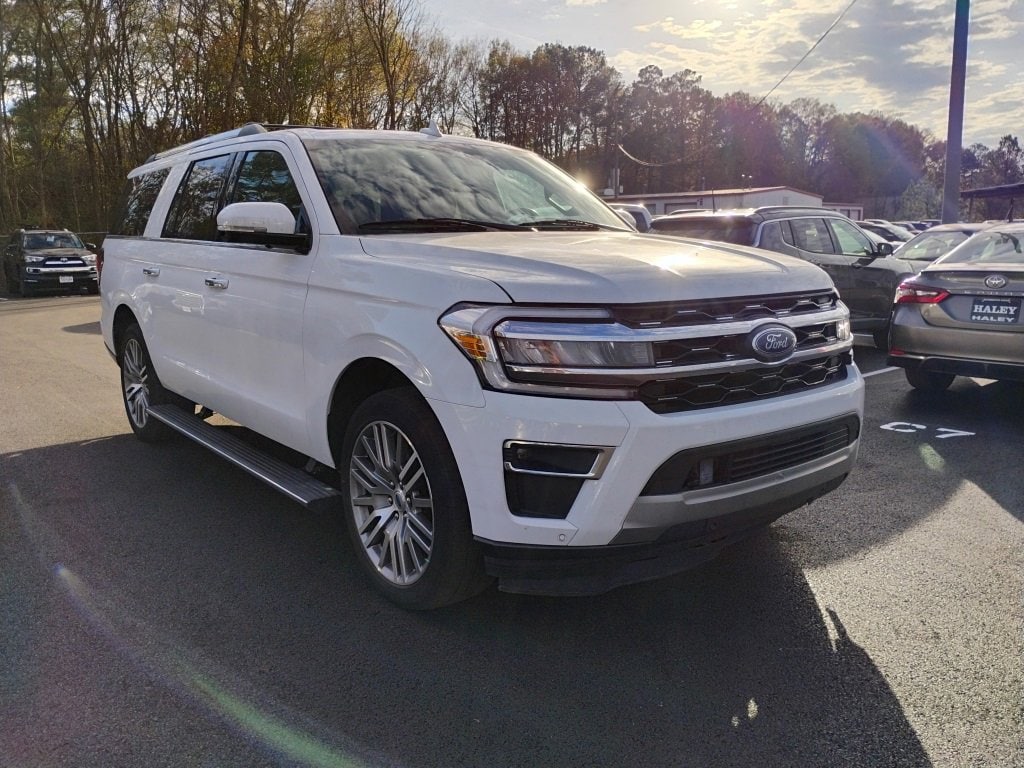 2024 Ford Expedition Limited's photo