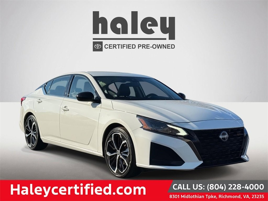 2023 Nissan Altima SR's photo