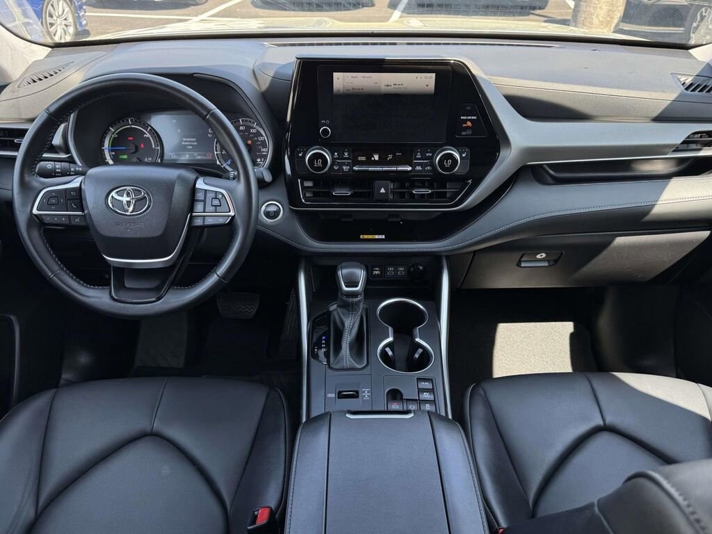 Used 2024 Toyota Highlander Hybrid XLE SUV