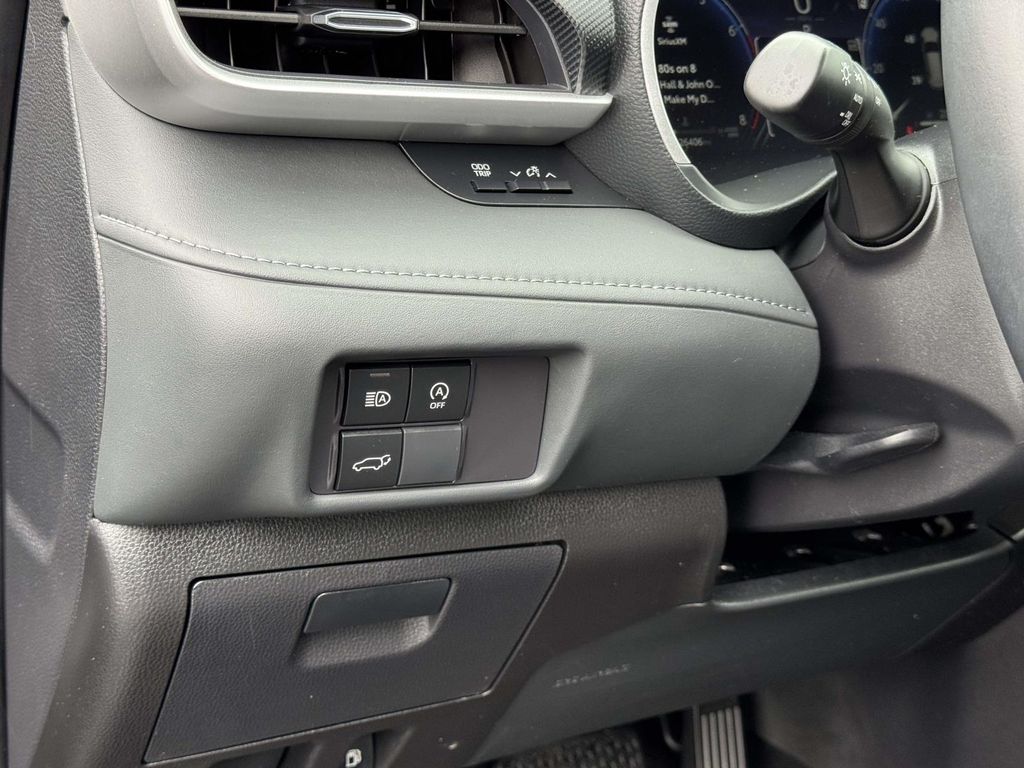 2025 Toyota Highlander XSE - Photo 10