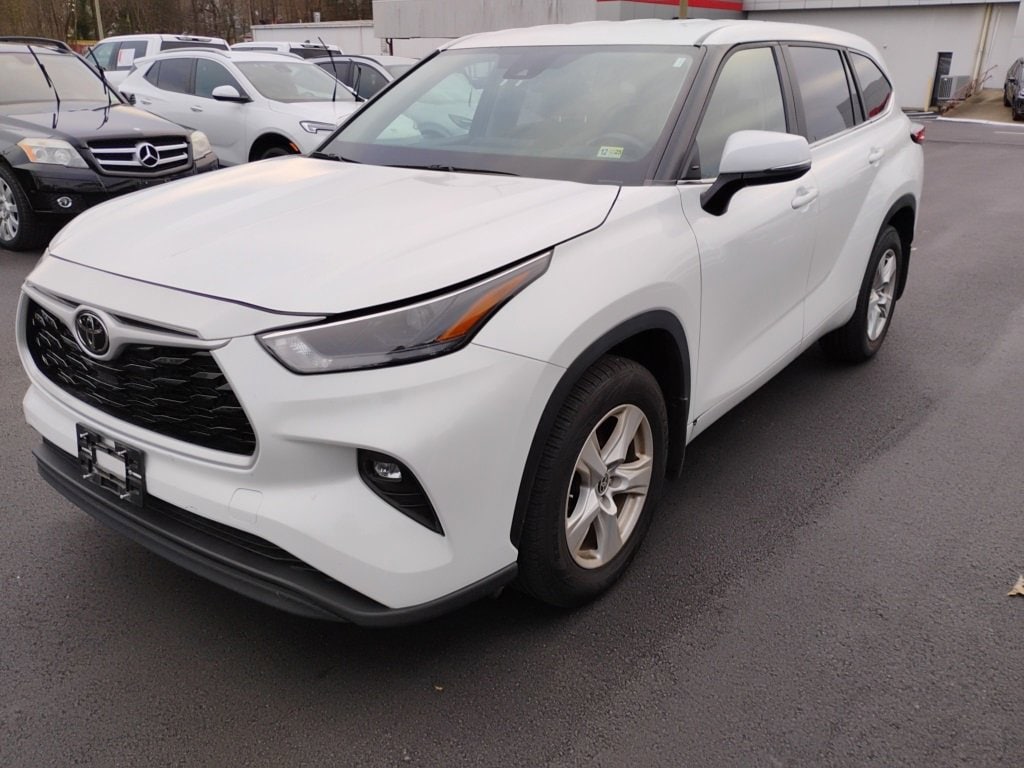 Used 2023 Toyota Highlander LE SUV