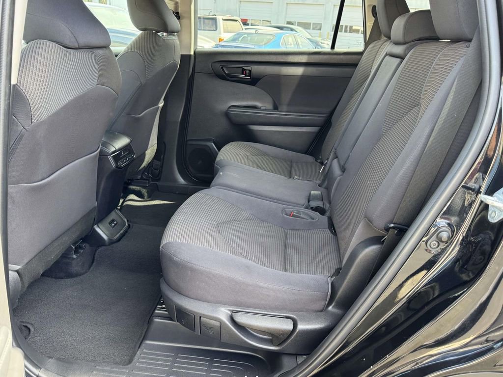 2022 Toyota Highlander L - Photo 18