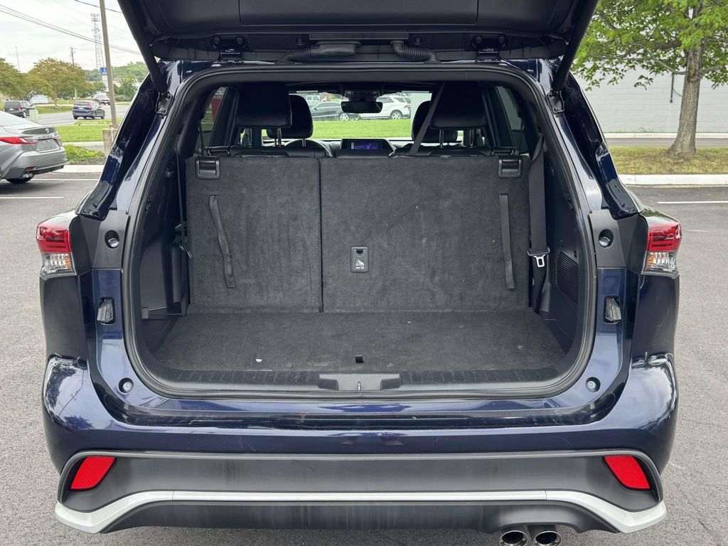 2025 Toyota Highlander XSE - Photo 16