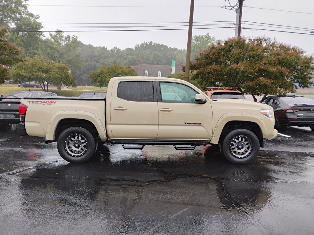 2018 Toyota Tacoma TRD Sport Double Cab photo 2