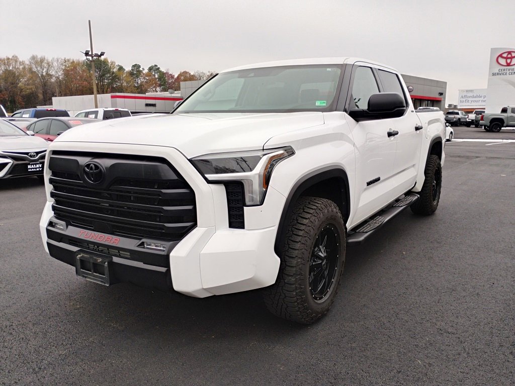 2022 Toyota Tundra SR5 CrewMax photo 4