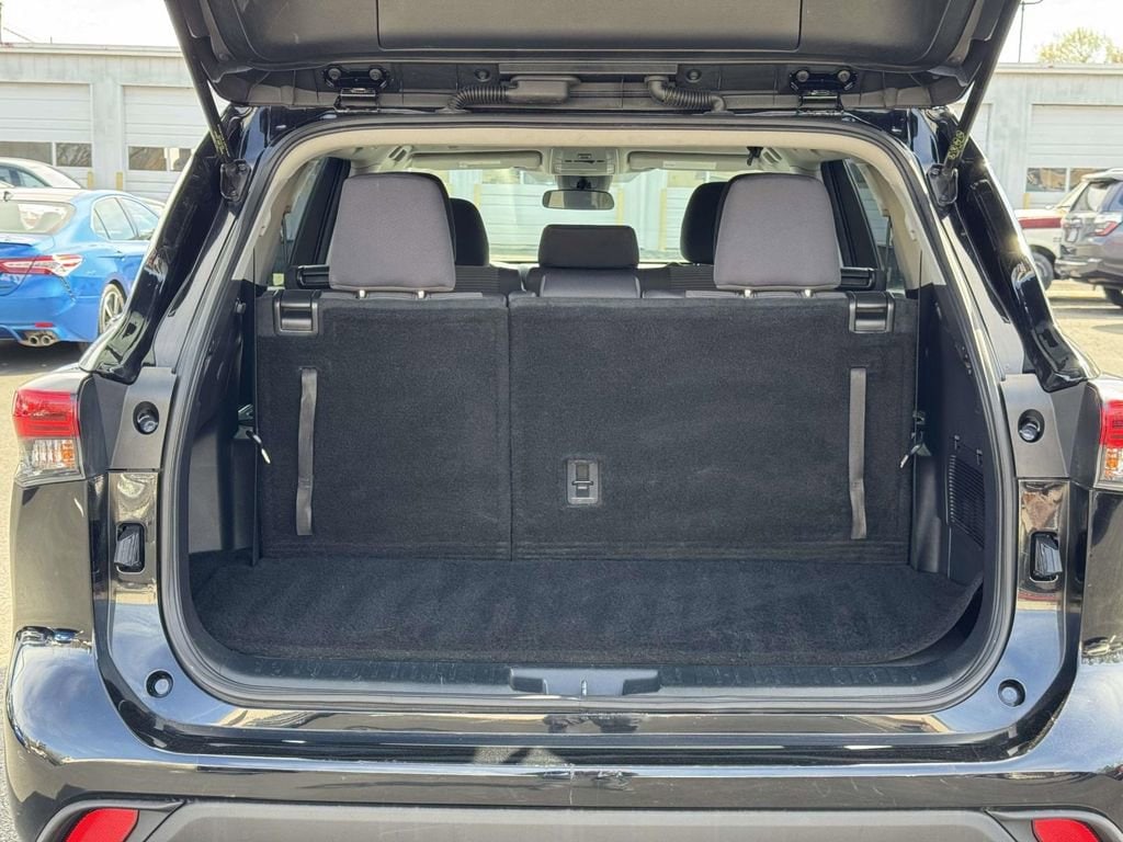 2022 Toyota Highlander L - Photo 16