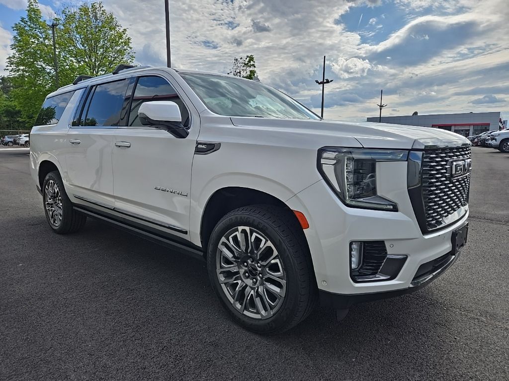 2023 GMC Yukon Denali Ultimate AWD's photo