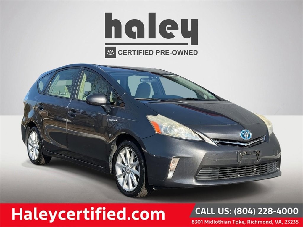 2014 Toyota Prius v Five's photo