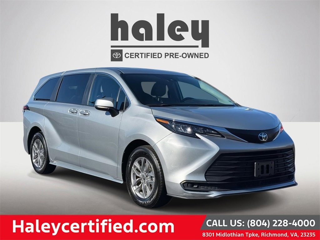 2024 Toyota Sienna LE's photo