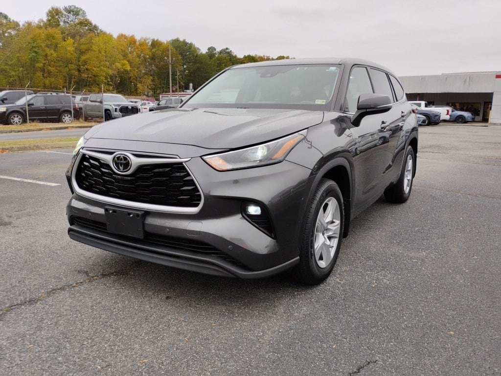 Used 2022 Toyota Highlander LE SUV
