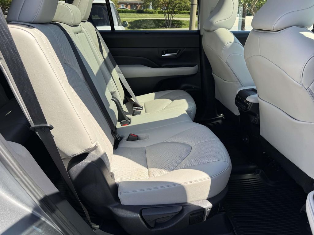 2025 Toyota Grand Highlander Limited - Photo 14